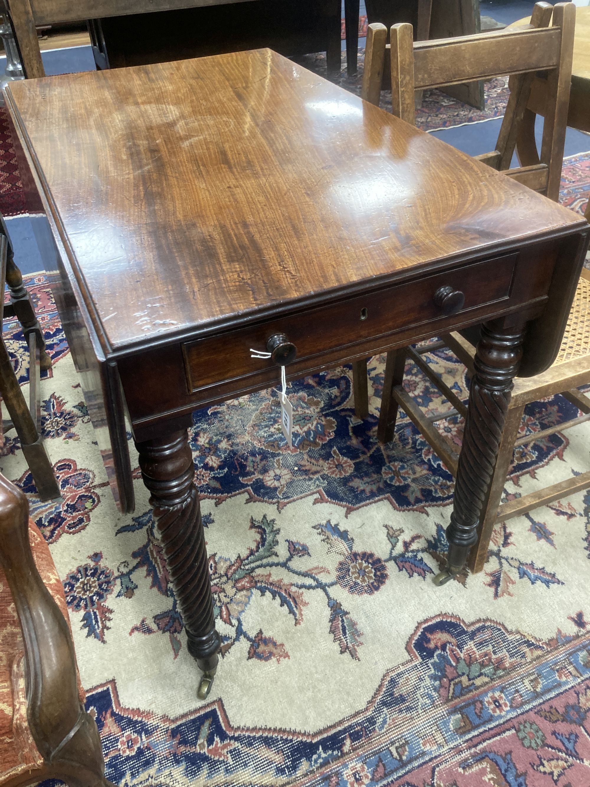 A Regency mahogany Pembroke table, width 91cm, depth 54cm, height 72cm